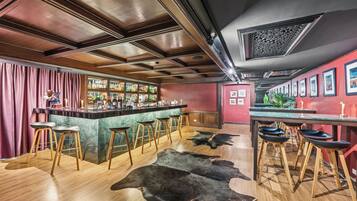 Cocktail bar