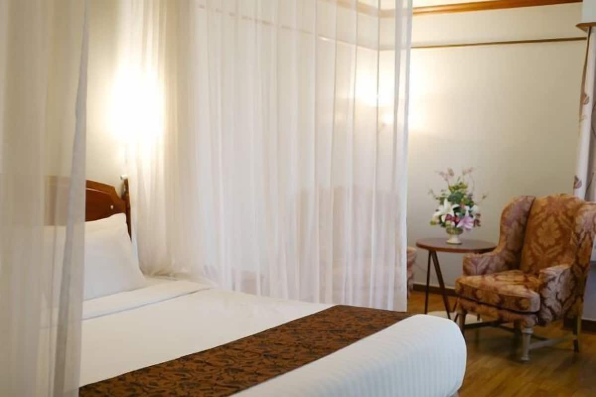 Minibar, in-room safe, desk, blackout curtains