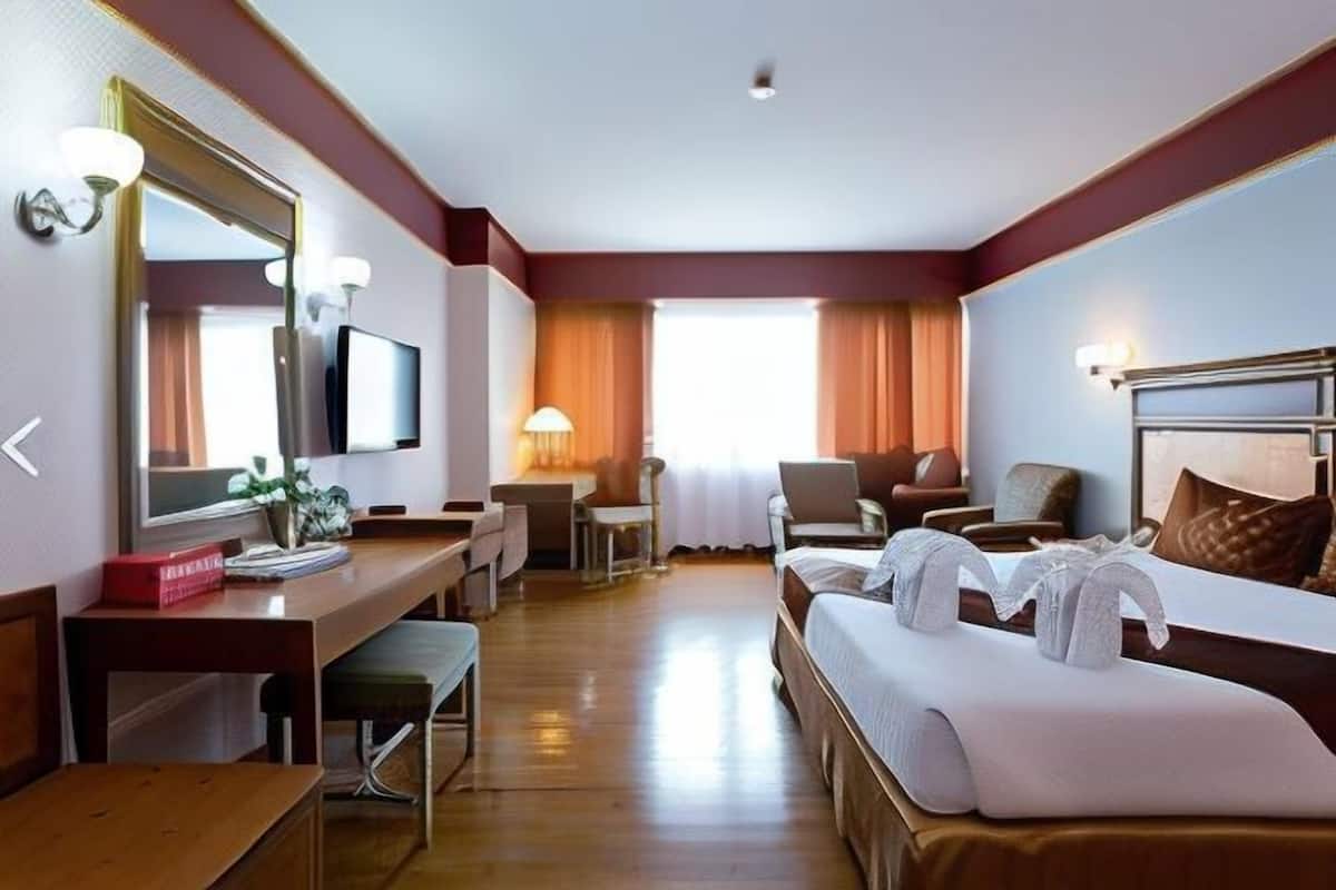 Minibar, in-room safe, desk, blackout drapes