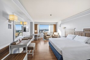 Super Deluxe Room - King | In-room safe, desk, blackout curtains, iron/ironing board - Town In Town Hotel Bangkok (Bangkok)