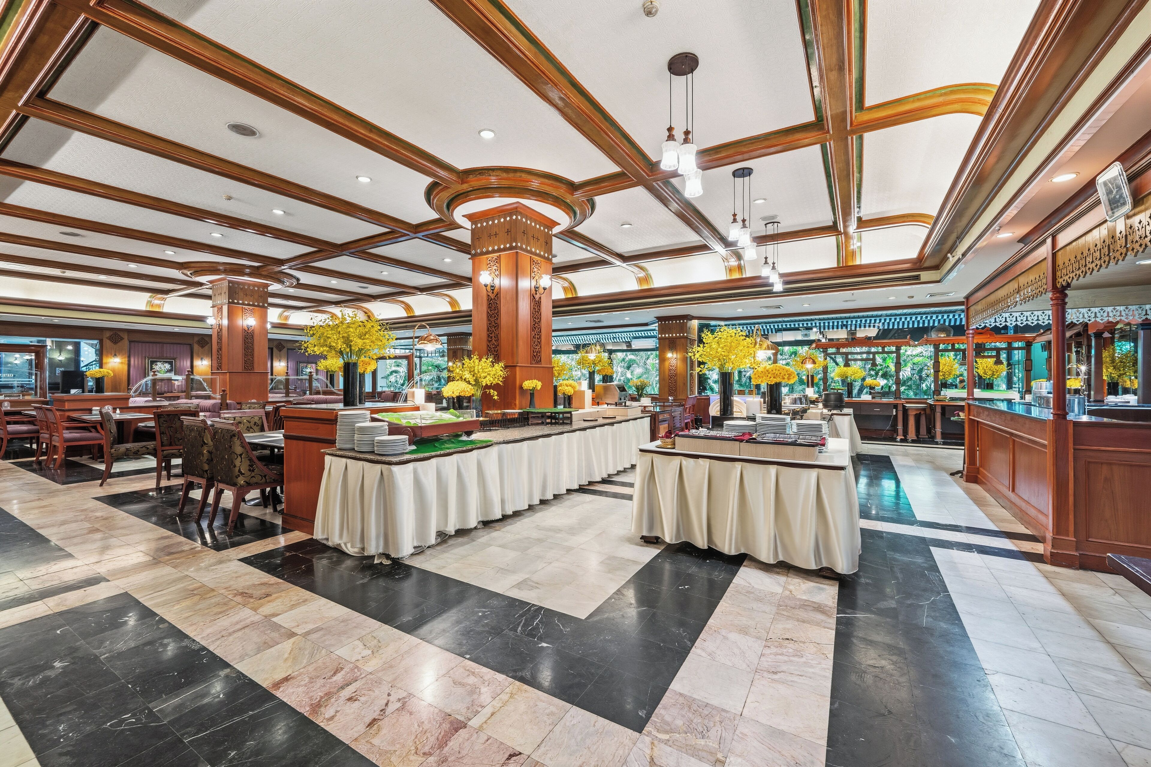 Daily buffet breakfast (THB 180 per person)