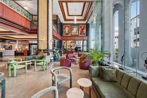 Lobby sitting area - Town In Town Hotel Bangkok (Bangkok)