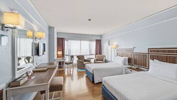 Super Deluxe Room - Twin | Két bảo mật tại phòng, bàn, màn/rèm cản sáng, bàn ủi/dụng cụ ủi quần áo