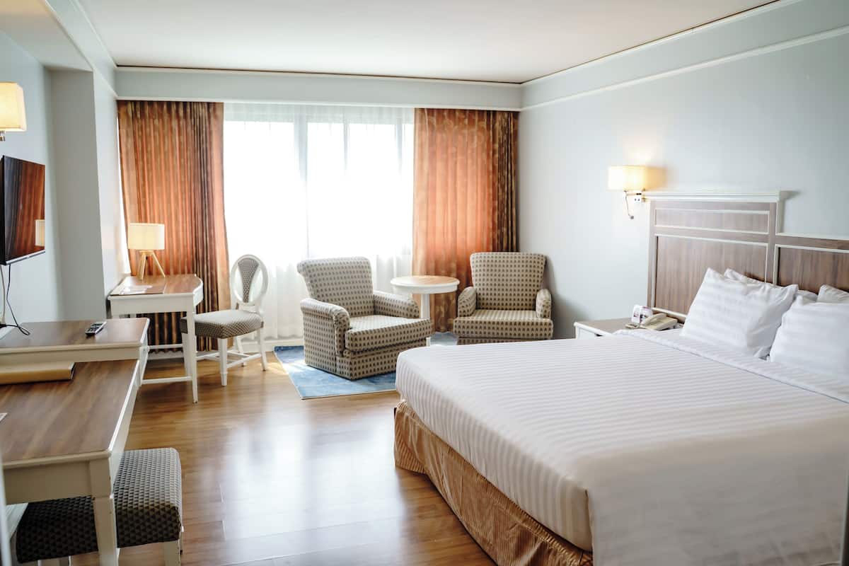 Minibar, in-room safe, desk, blackout curtains