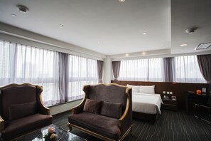 BOB Suite (Best of the Best) | In-room safe, desk, blackout drapes, iron/ironing board - Le Prabelle Hotel (Kowloon)