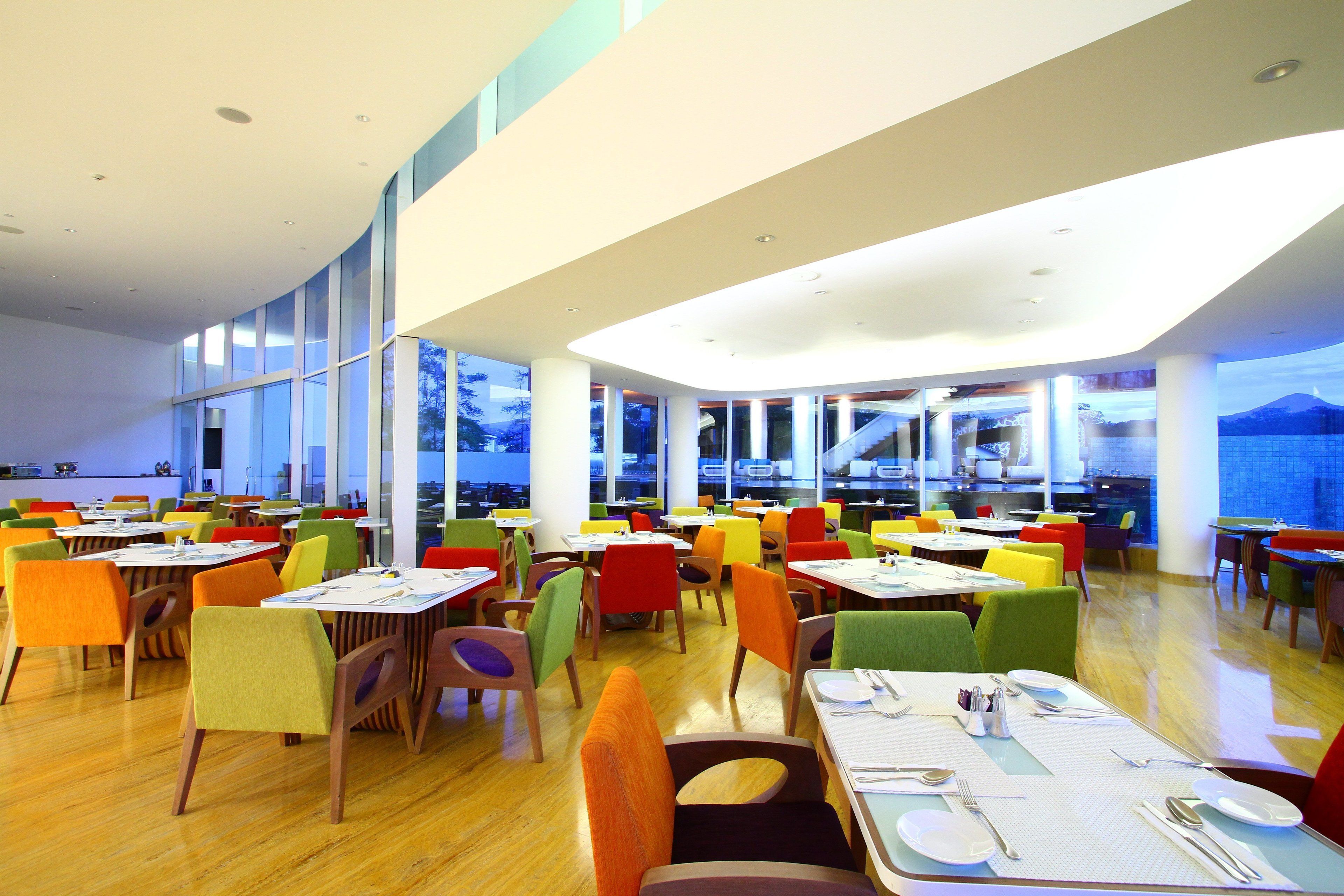 breakfast, lunch served; international cuisine, al fresco dining