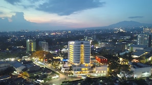 Front of property – evening/night - Sensa Hotel (Bandung)