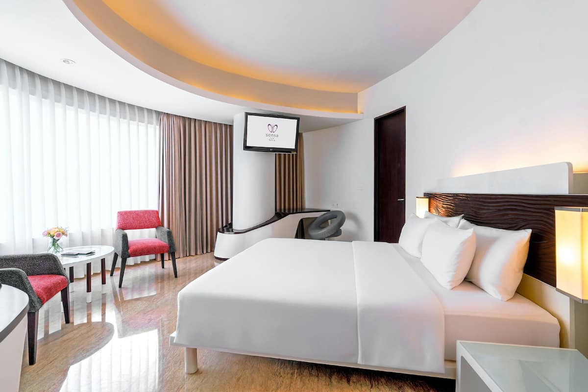 junior executive room | minibar, in-room safe, desk, blackout curtains