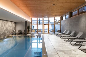 Innenpool, Liegestühle