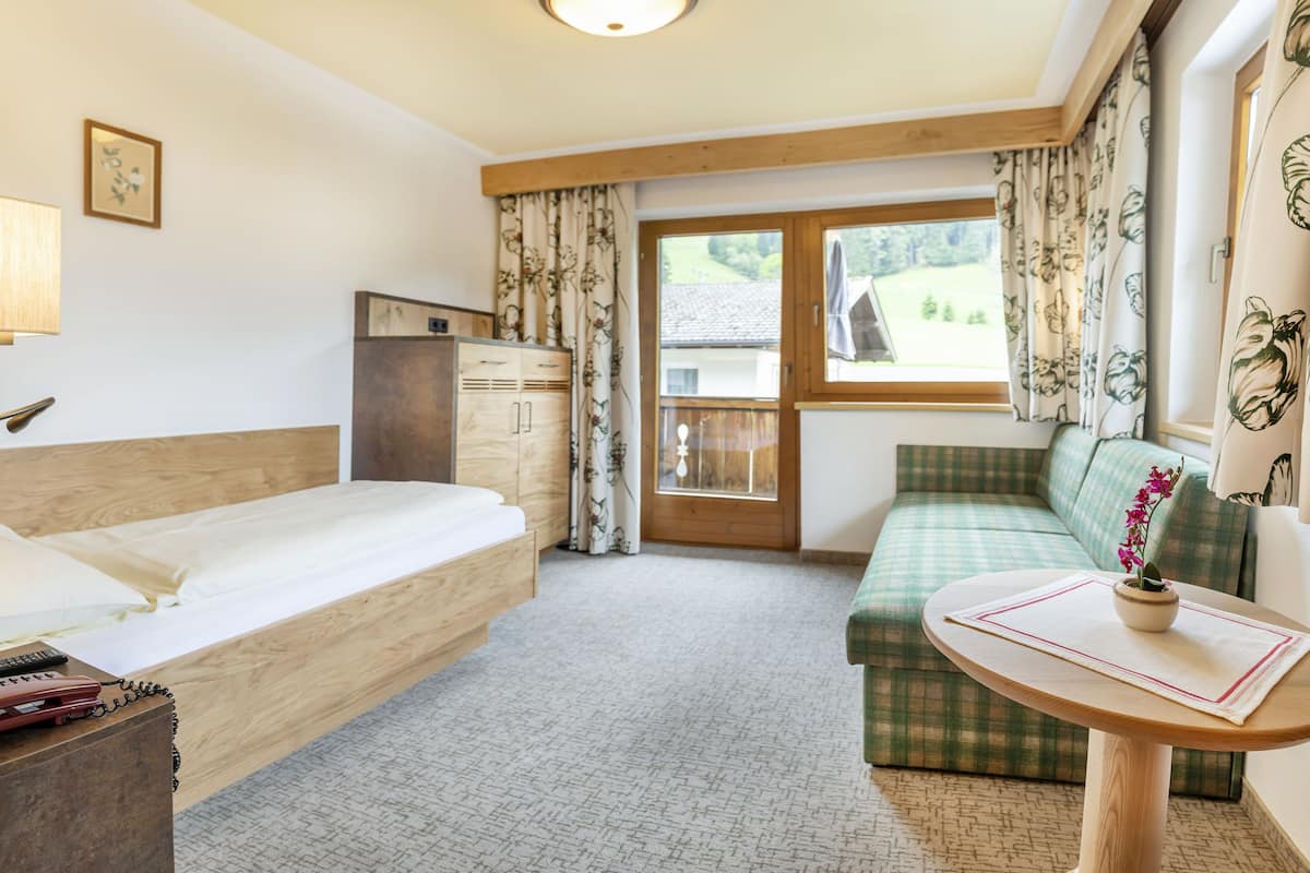 comfort single room, non smoking, balcony | 1 bedroom, in-room safe, free wifi, bed sheets