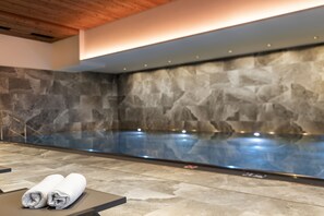 Indoor pool, sun loungers - Landhotel Tirolerhof - Wildschönau - PREMIUM Card im Sommer (Wildschönau)