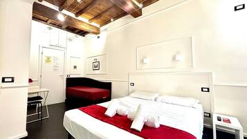 Triple Room | In-room safe, desk, free WiFi, bed sheets