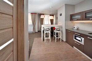 Studio | Private kitchenette | Fridge, microwave, coffee/tea maker, electric kettle
