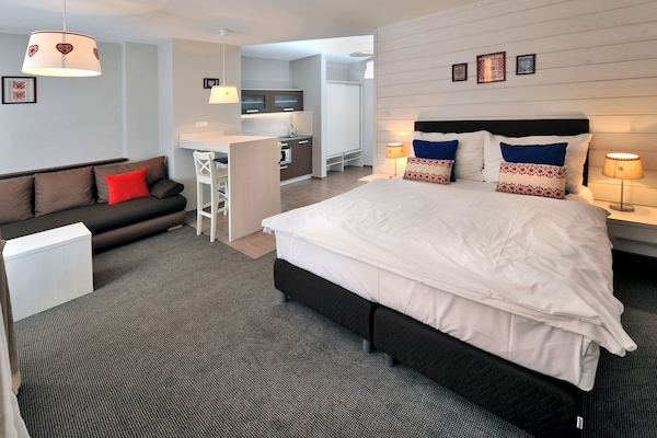 Studio | Blackout drapes, cribs/infant beds, free WiFi, bed sheets