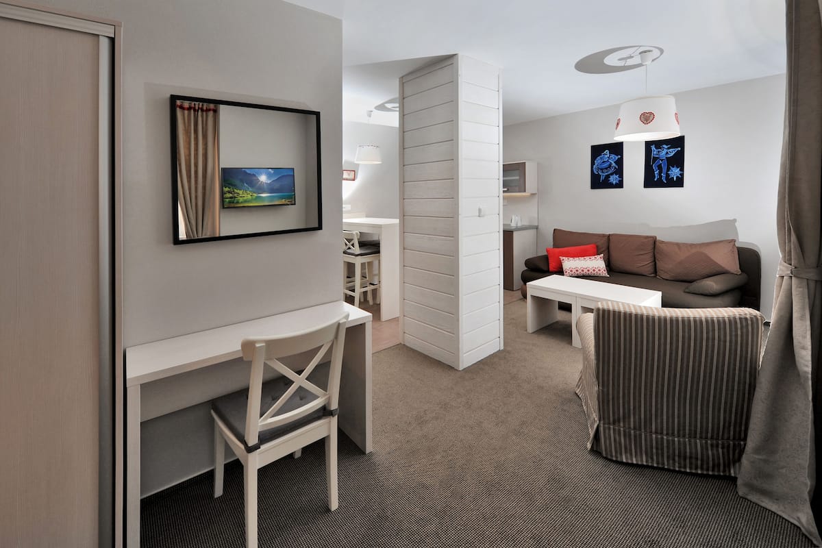 Suite, 1 Bedroom | 1 bedroom, blackout drapes, cribs/infant beds, free WiFi