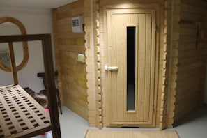 Sauna, Thai massages, massages