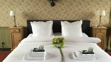 Free cots/infant beds, rollaway beds, free WiFi, bed sheets