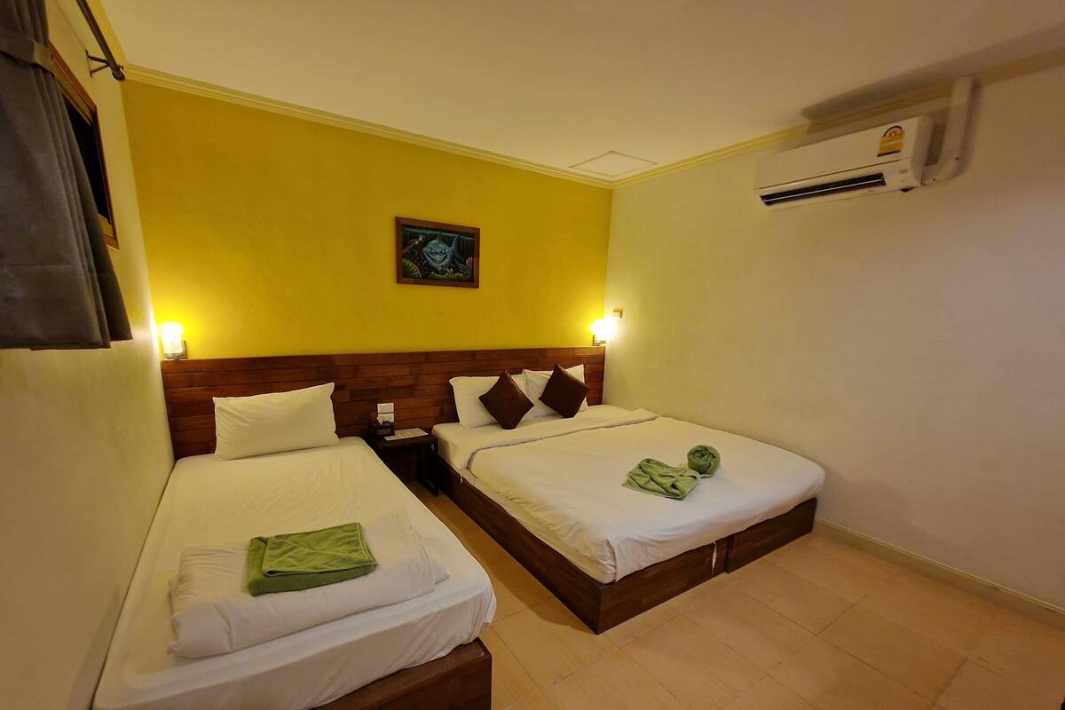 Triple Room | Private kitchenette | Coffee/tea maker