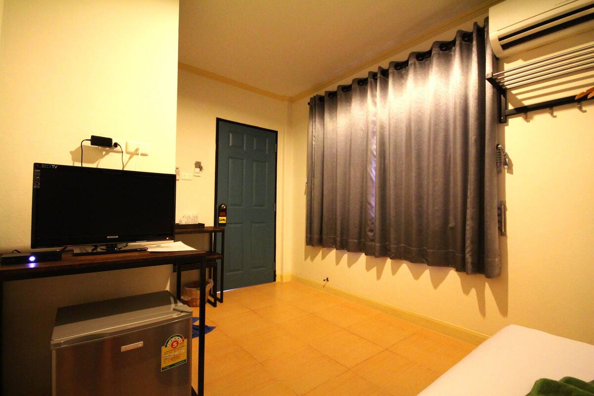 Double Room | In-room safe, rollaway beds (surcharge), WiFi (free), bed sheets