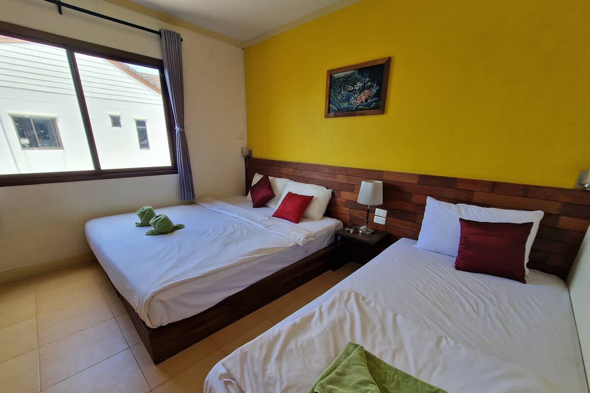 Superior Triple Room | In-room safe, rollaway beds (surcharge), WiFi (free), bed sheets
