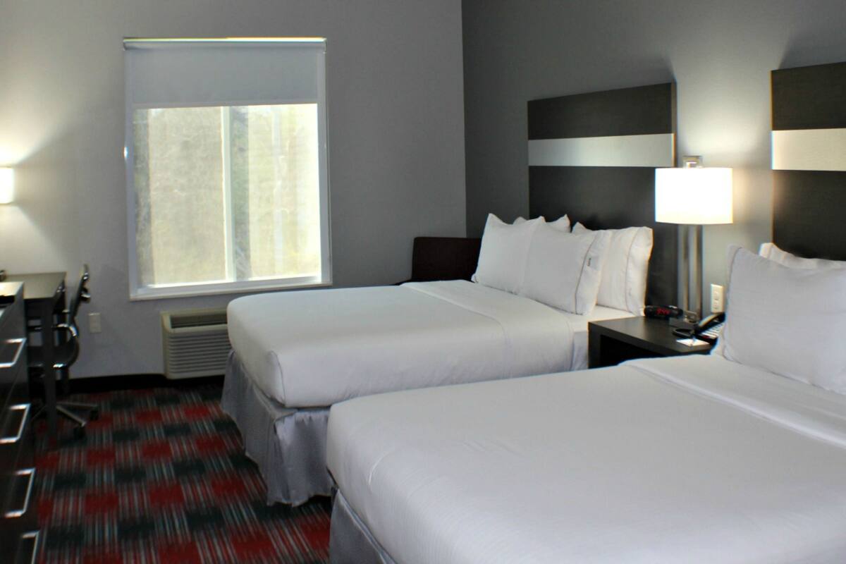 1 bedroom, desk, iron/ironing board, free cots/infant beds