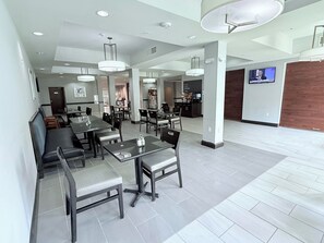 Free continental breakfast - Holiday Inn Express & Suites Bonham by IHG (Bonham)