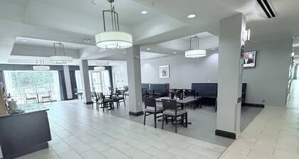 Holiday Inn Express & Suites Bonham by IHG