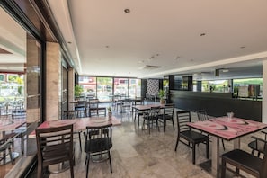 Poolbar