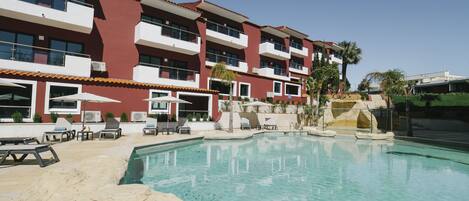 Outdoor pool, pool umbrellas, sun loungers