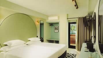 Economy Double or Twin Room | Desk, blackout drapes, soundproofing, iron/ironing board