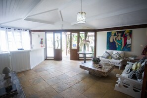 Coin salon dans le hall