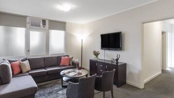 Apartment, 5 Bedrooms | Ruang tamu | TV skrin rata