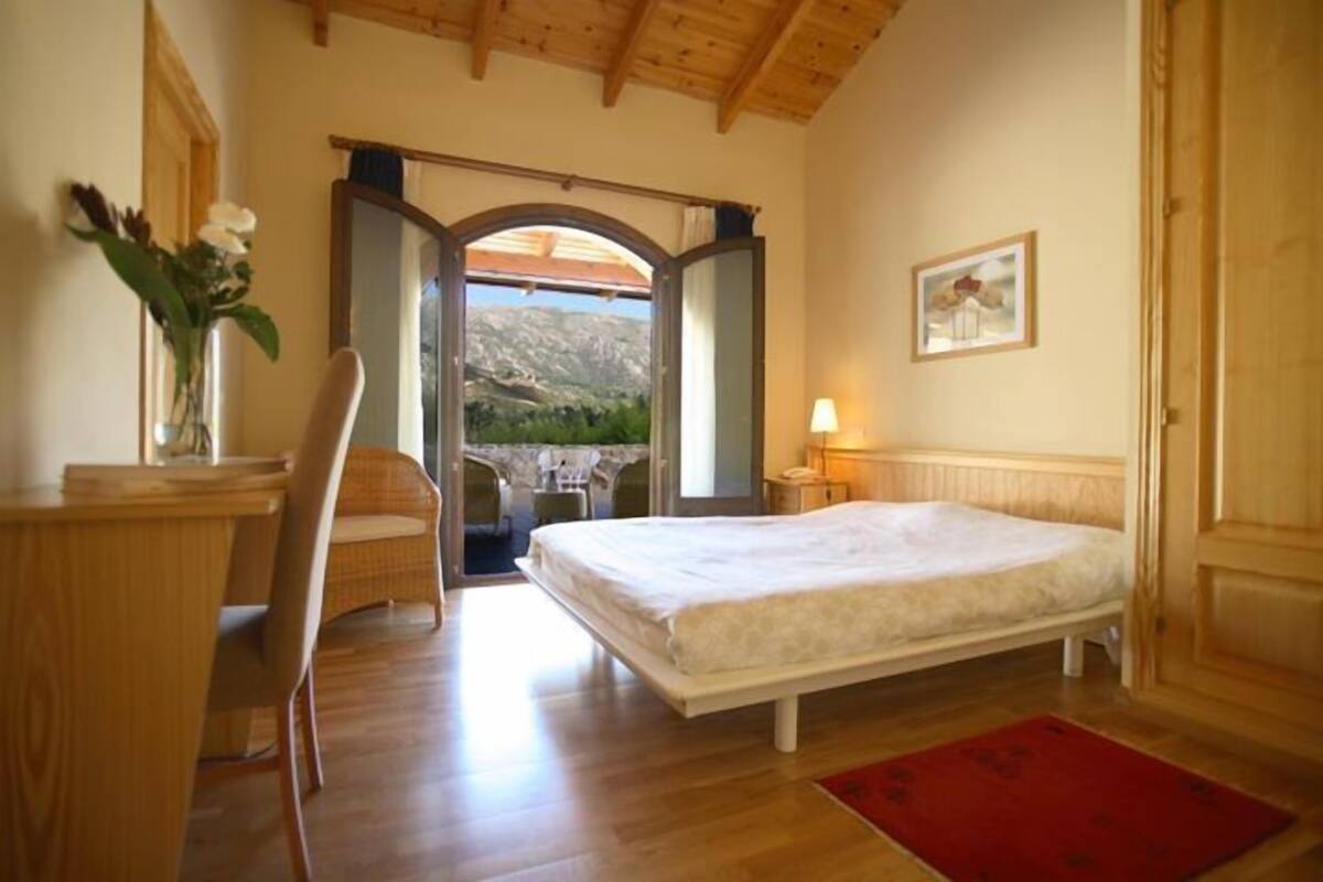 Double Room | Desk, blackout curtains, rollaway beds, free WiFi