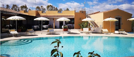 Piscine extérieure (ouverte en saison)