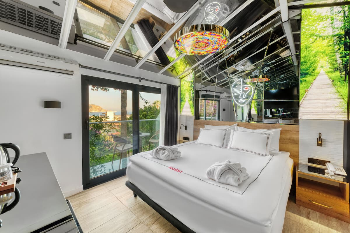 1 bedroom, premium bedding, minibar, in-room safe