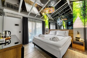 1 bedroom, premium bedding, minibar, in-room safe