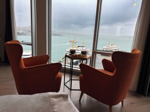 Queen Suite Sea View Room