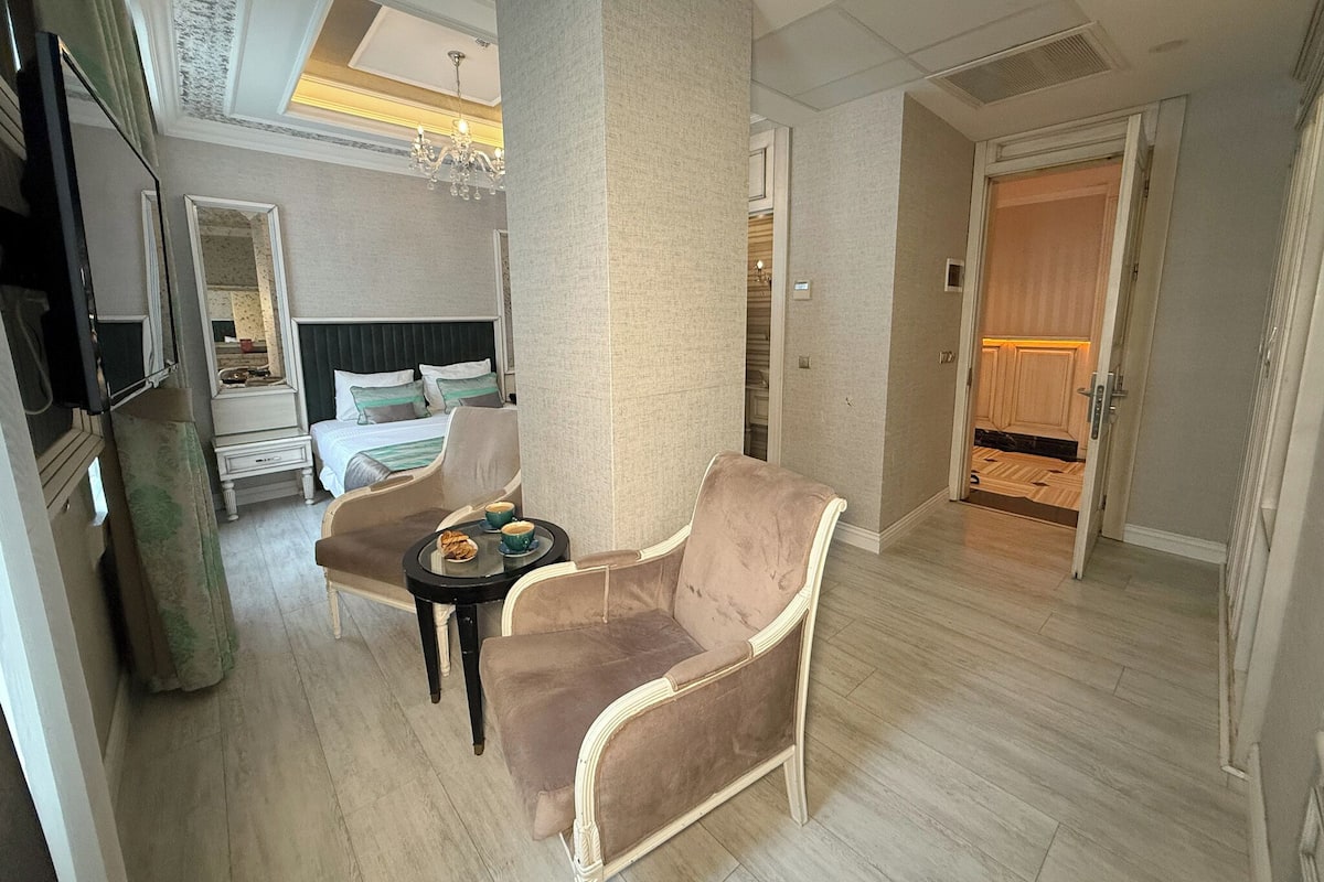 Standard Atrium Double Room | 迷你吧、房內夾萬、書桌、隔音