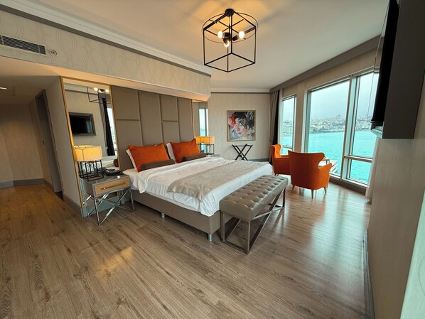Queen Suite Sea View Room
