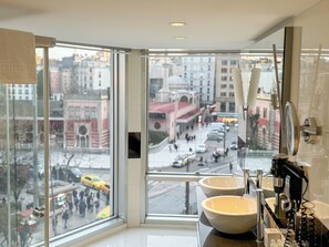 Junior Suite, Partial Sea View | Bathroom | Shower, free toiletries, hair dryer, bathrobes - Manesol Old City Bosphorus (Istanbul)