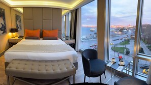Junior Suite, Partial Sea View | Minibar, in-room safe, desk, soundproofing - Manesol Old City Bosphorus (Istanbul)