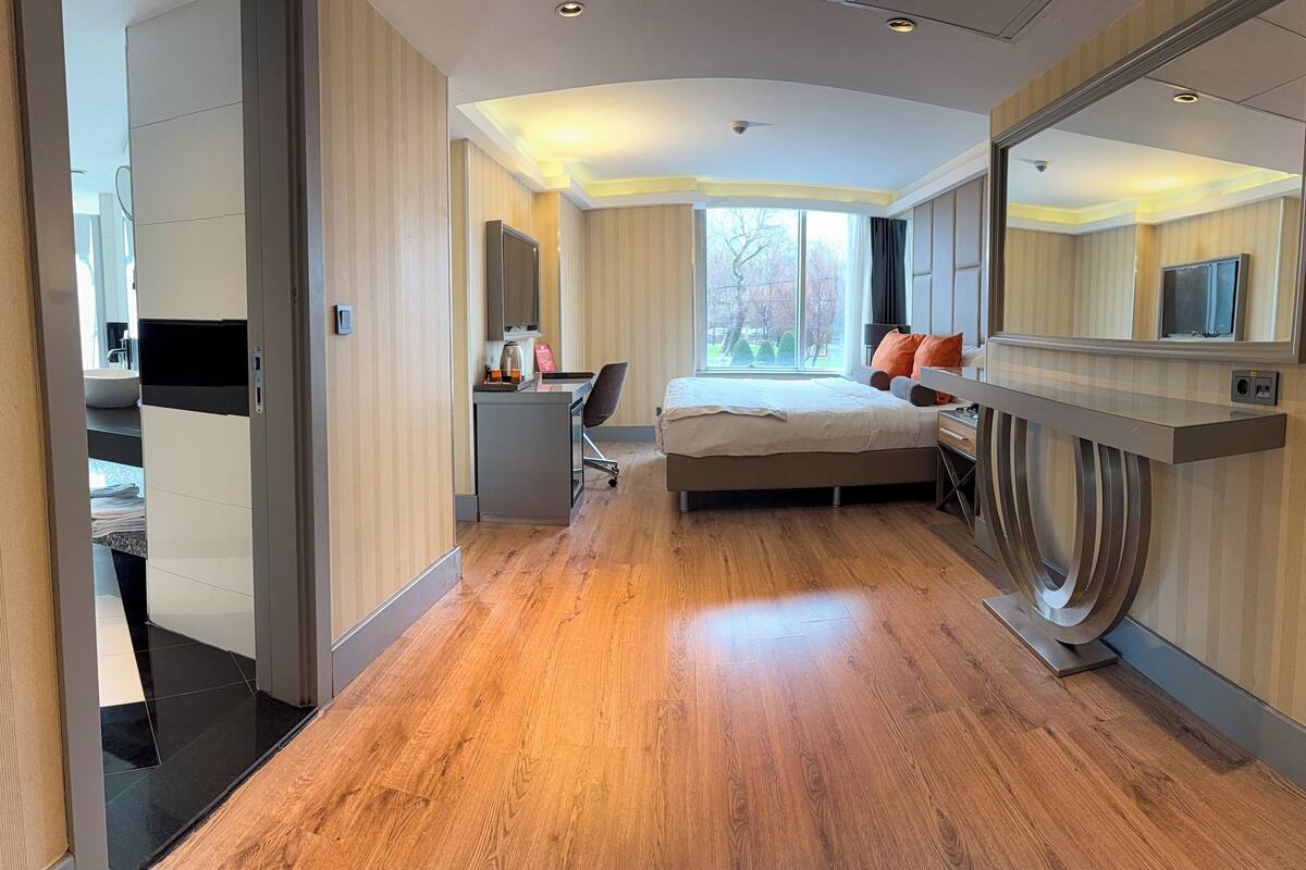 King Suite Sea View Room | 迷你吧、房內夾萬、書桌、隔音