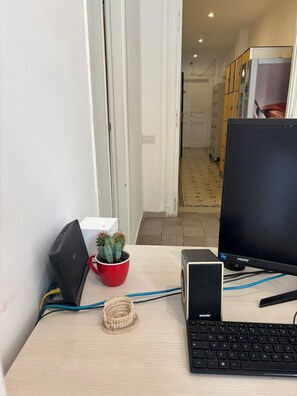 Quầy tiếp tân