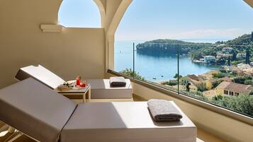 Grand Terrace Lavish Sea View Room | Terraço/pátio