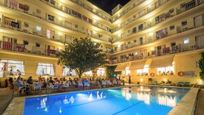 Outdoor pool - Hotel Checkin Pineda (Pineda de Mar)