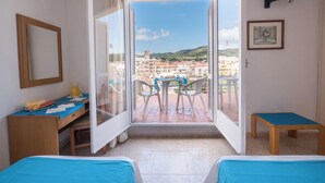 Iron/ironing board, cribs (free), WiFi (surcharge), bed sheets - Hotel Checkin Pineda (Pineda de Mar)