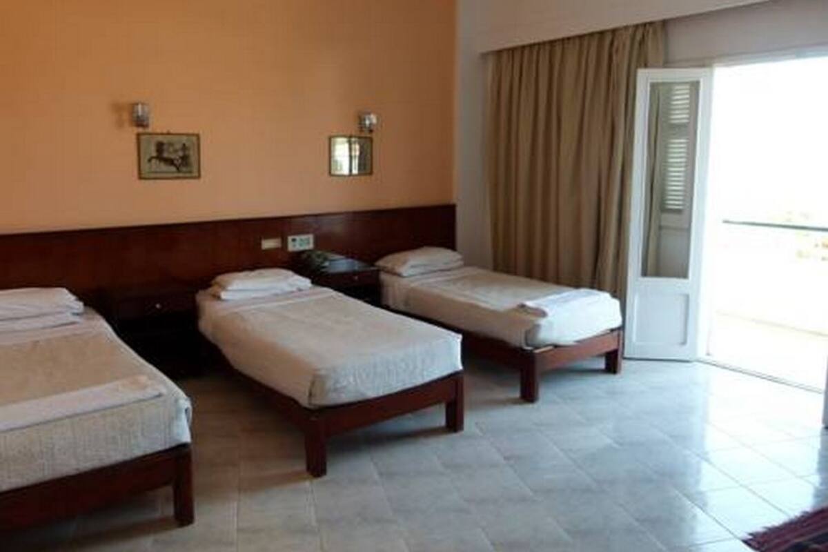 2 bedrooms, minibar, desk, blackout curtains