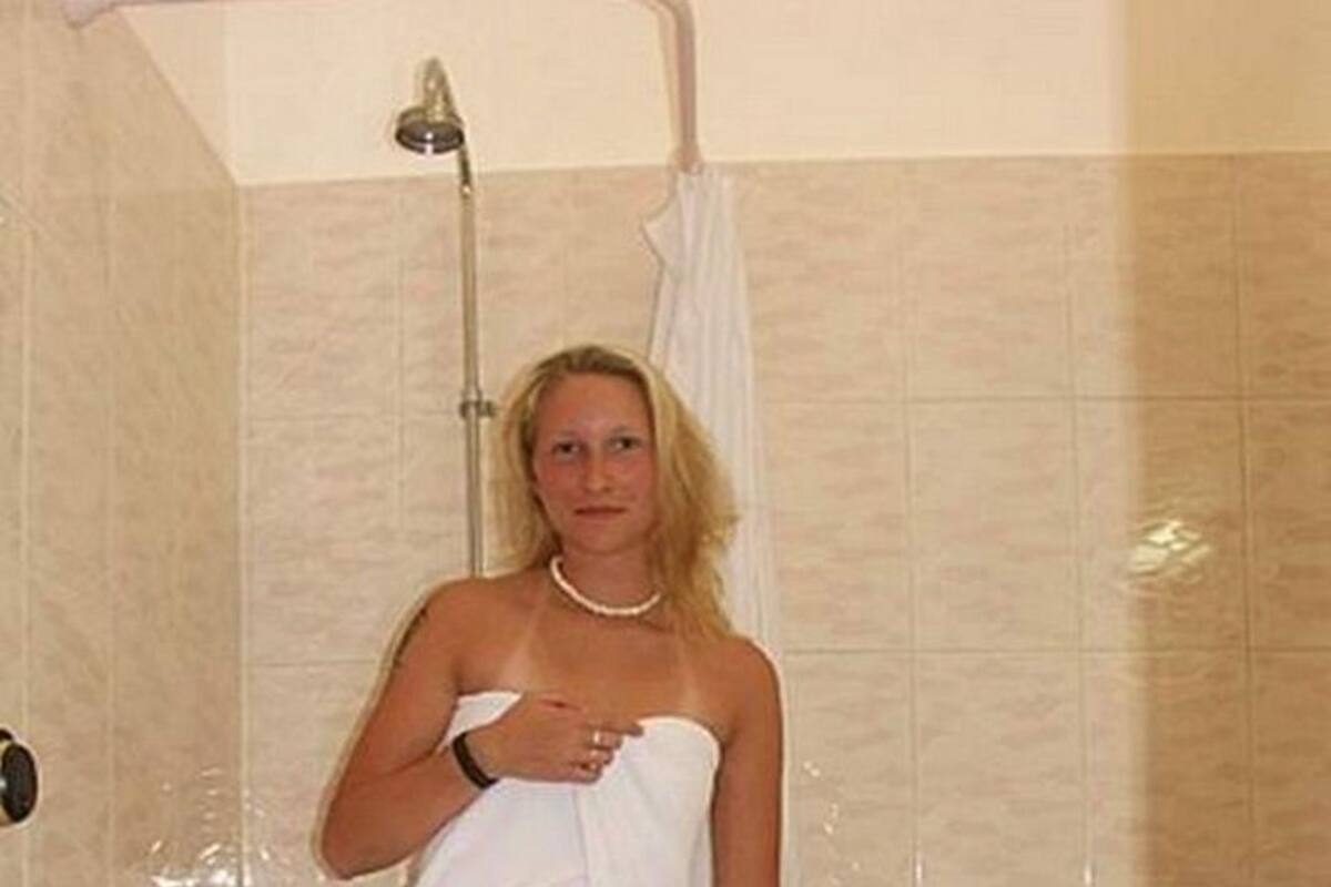 Shower, free toiletries, towels