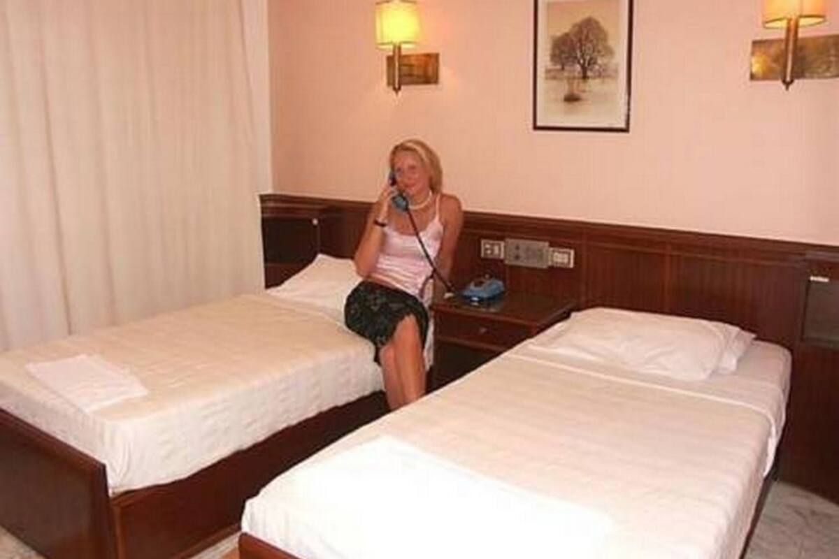 2 bedrooms, minibar, desk, blackout curtains