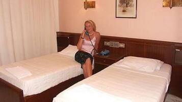 2 bedrooms, minibar, desk, blackout curtains